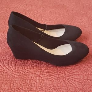 Seychelles black wedge heels. New.
